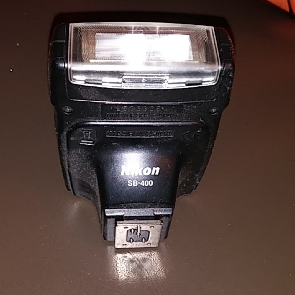 Speed light sb-400 nikon
